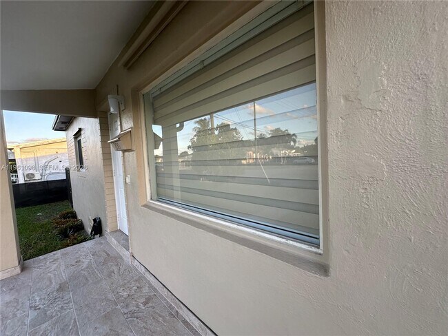 Building Photo - 200 W 53rd Terrace