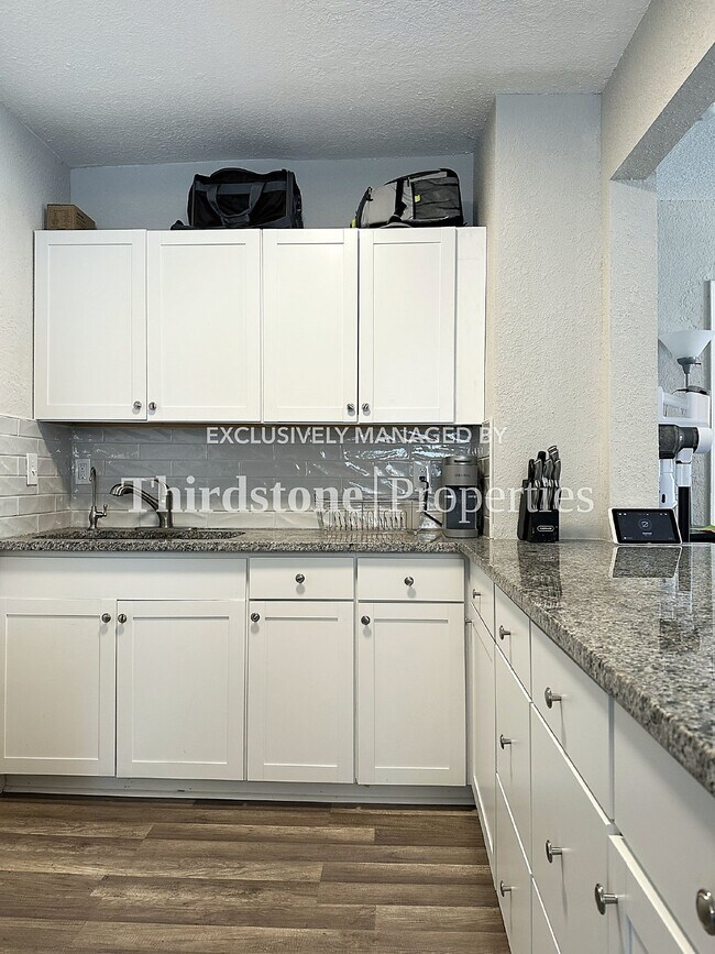 Foto del edificio - 2748 Gilmore St