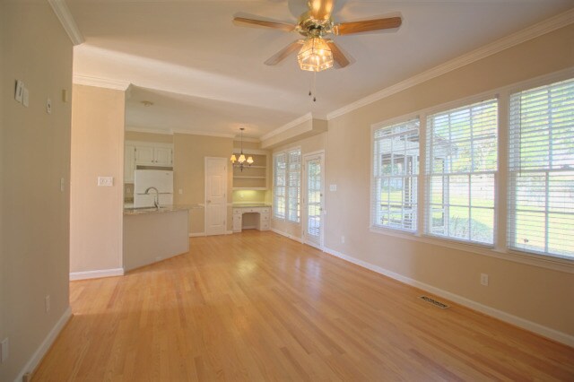 Building Photo - Sunny + spacious 3 bedroom home with large...