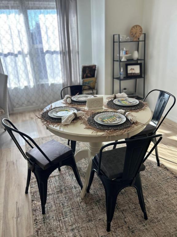 Building Photo - 421 N 10th St