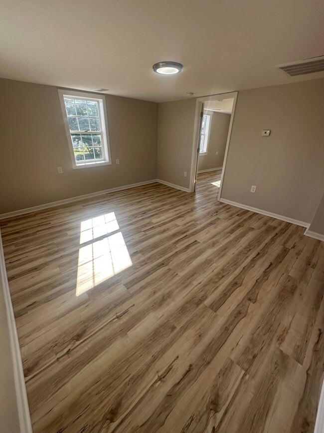 Photo - CHARMING, 1 BEDROOM UPPER LEVEL DUPLEX AVA... House