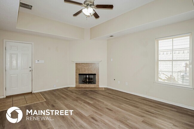 Foto del edificio - 7399 Brentlawn Dr