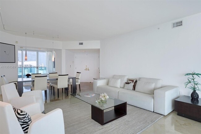 Foto del edificio - 5025 Collins Ave