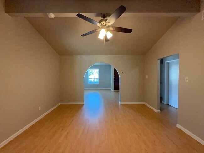Building Photo - 603 Shelmar Dr