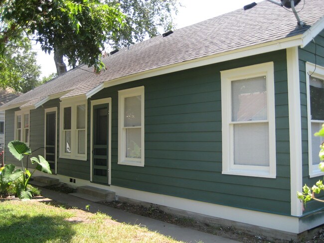 Backyard view of duplex - 504 S William St