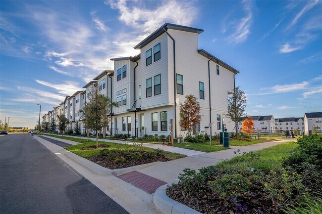 Foto del edificio - 15399 Hamlin Pk Dr