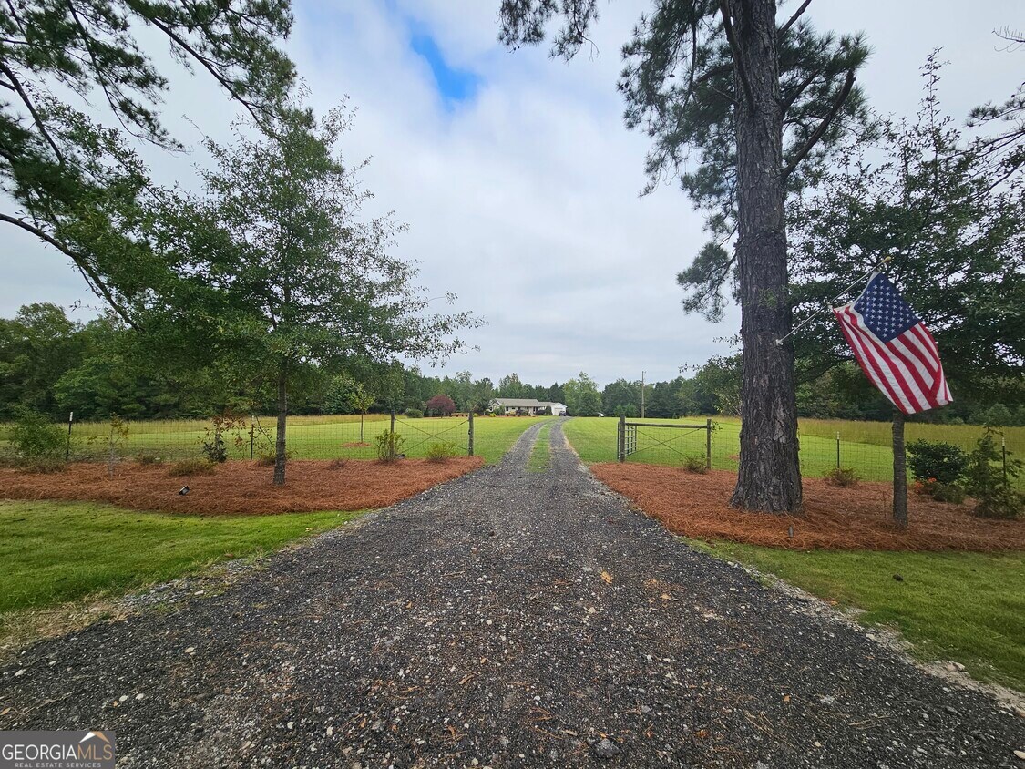 Primary Photo - 6090 Strickland Town Rd