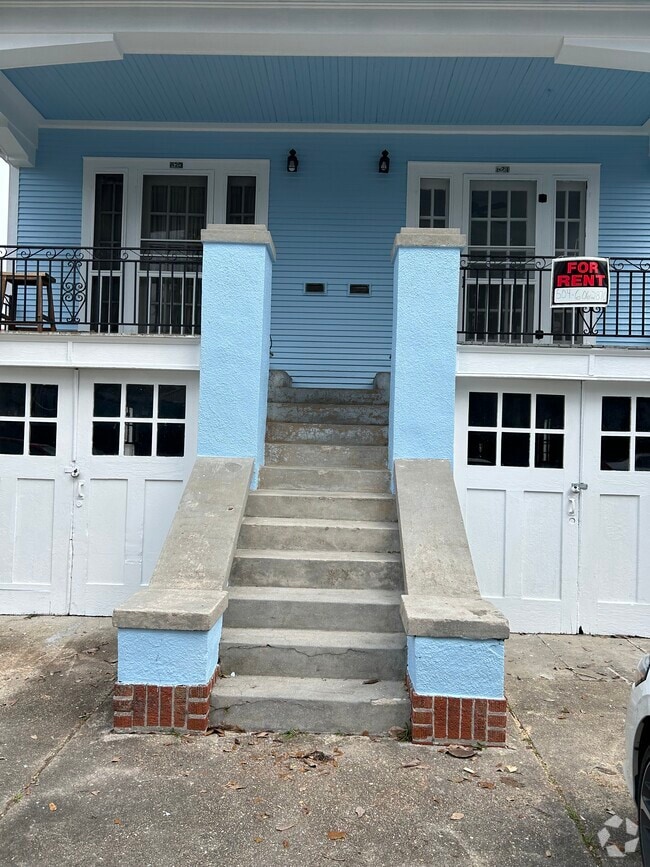 Building Photo - 821 Leontine St