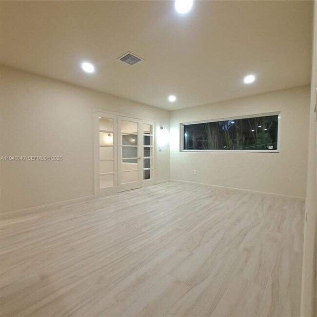 Foto del edificio - 5840 SW 51st St