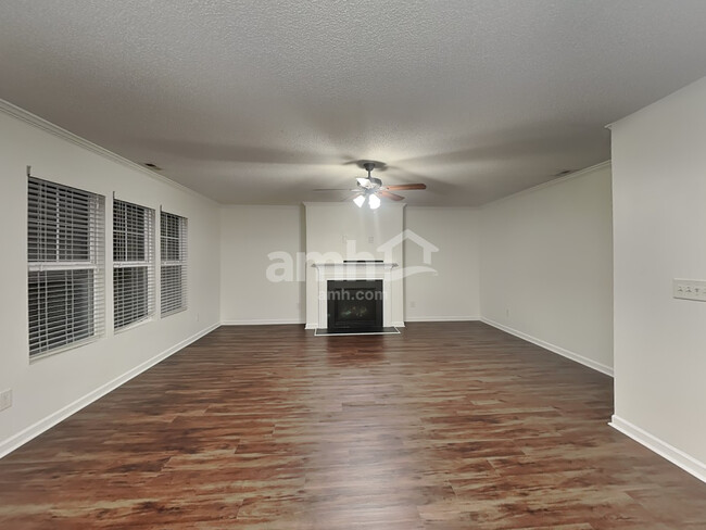 Foto del edificio - 1181 Summerfield Ln W