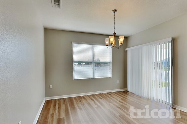 Building Photo - 991 Summer Glen Dr