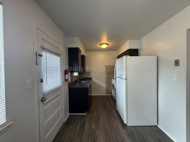 Foto del edificio - 4083 Hazel Ave