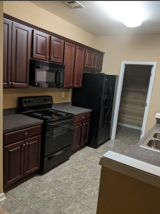 Foto del edificio - 897 Ivydale Ln SW
