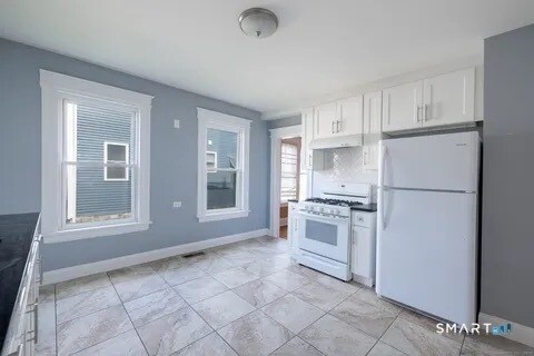 Building Photo - 154 Rose St