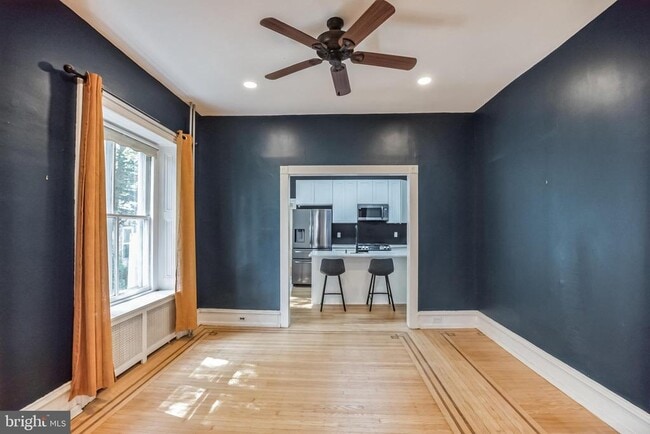 Foto del edificio - 117 Rochelle Ave