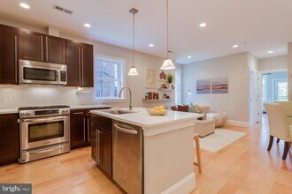 Building Photo - 3937 Davis Pl NW
