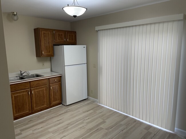 Kitchen/w patio door - 630 Squires Ave