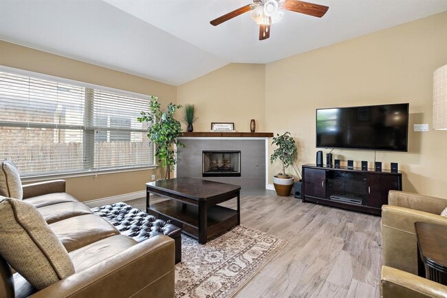 Building Photo - 163 Mount Ellen St