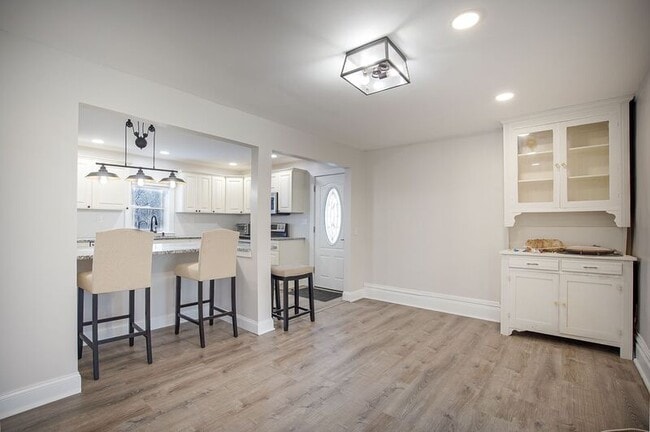 Foto del edificio - 1277 Southampton Rd