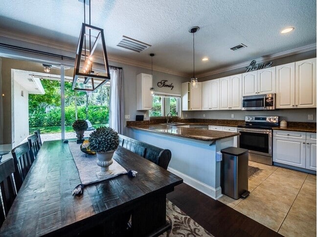 Building Photo - 6673 Eagle Ridge Dr