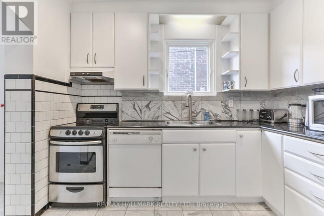 Building Photo - 321 Palmerston Blvd