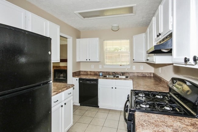 Building Photo - 2085 Corners Cir
