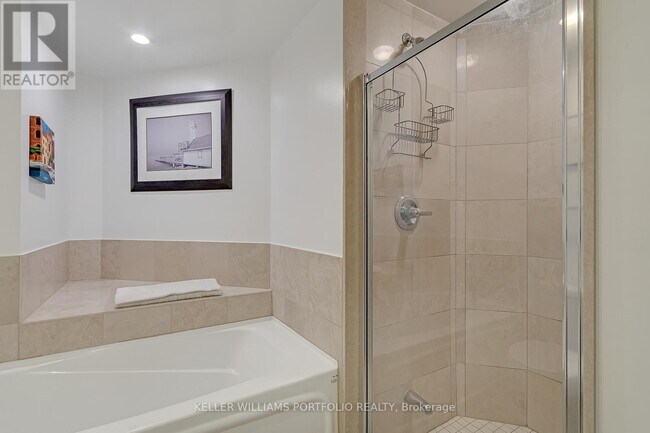 Building Photo - 218-218 Queens Quay W
