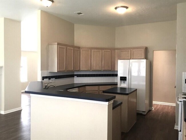 Building Photo - 21630 Wildcroft Dr