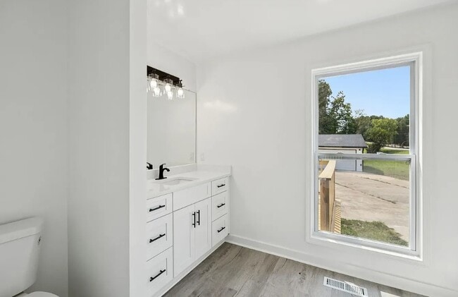 Foto del edificio - 2438 Sowell Mill Pike