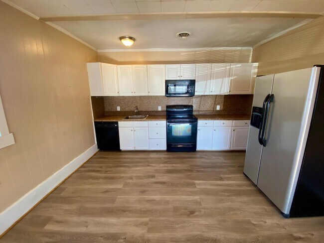 Foto del edificio - 6260 Renan Rd