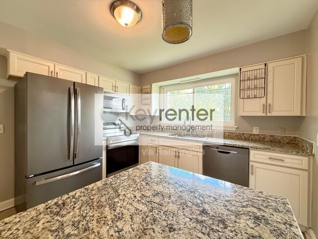 Building Photo - 7813 Holiday Hills Cir