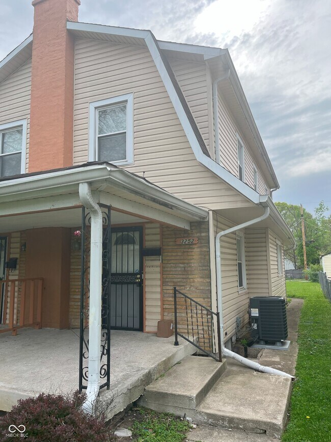 Foto del edificio - 3252 Winthrop Ave
