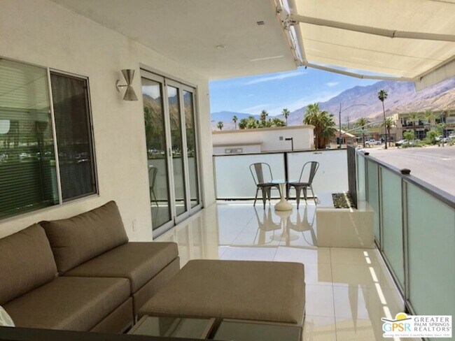 Foto del edificio - 562 S Indian Canyon Dr