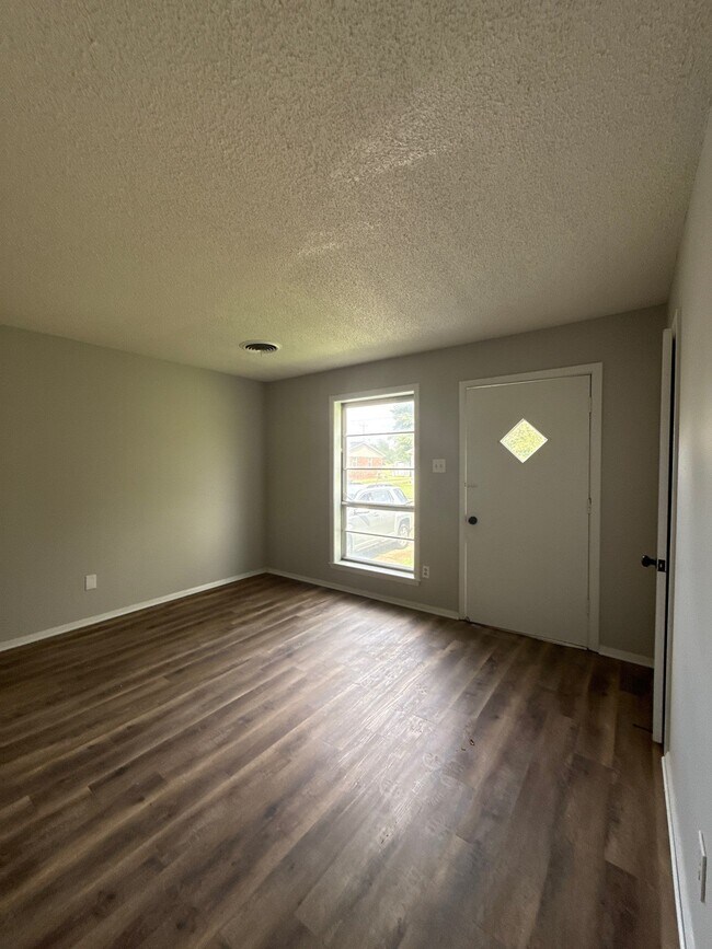 Building Photo - 147 Tisdale St