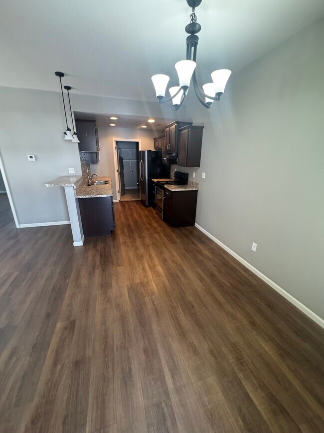 Foto del edificio - Knipp Drive Apartments