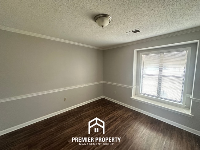 Photo - 6764 Henredon Dr House