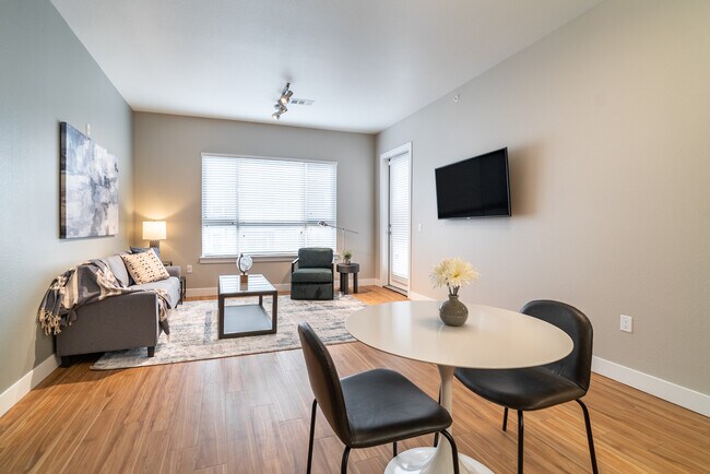Foto del edificio - 9580 Ridgegate Pkwy