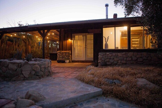 Building Photo - 62034 Grand View Cir