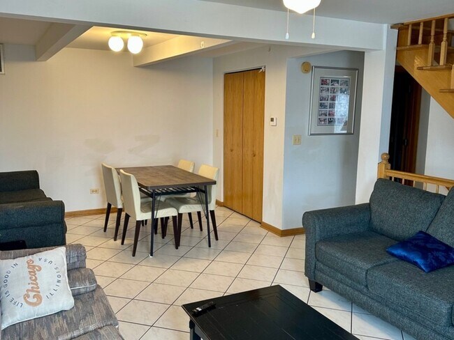 Foto del edificio - 915 E Oakton St