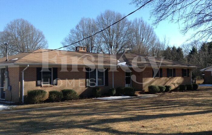 Foto principal - 4020 Matthews-Mint Hill Rd