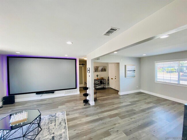 Building Photo - Spacious, Updated 3 BD, 2 BA Home in Sante...