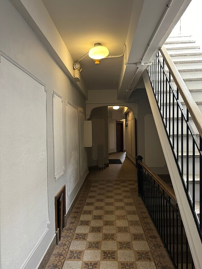 Photo du bâtiment - 4215-4229 Ave. de la Roche