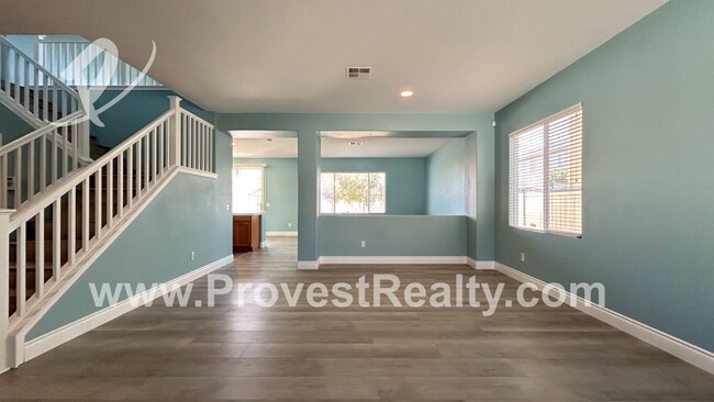 Building Photo - 5 Bedroom, 3.5 Bathroom Victorville Home w...