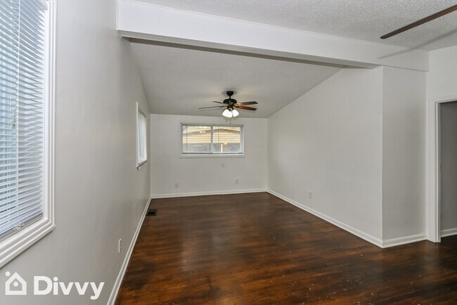Building Photo - 511 Whitesboro Ave