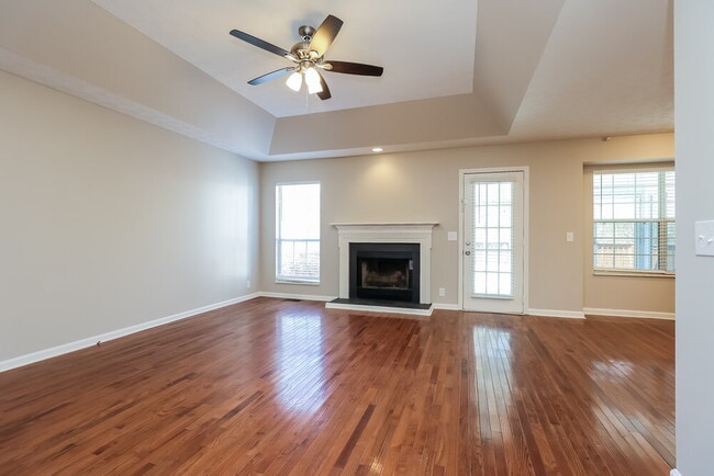 Foto del edificio - 823 Neelys Chase Dr