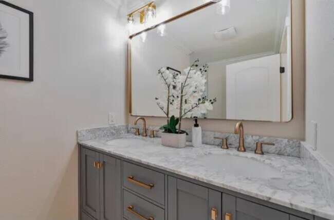 Foto del edificio - 5169 Lillian Ct