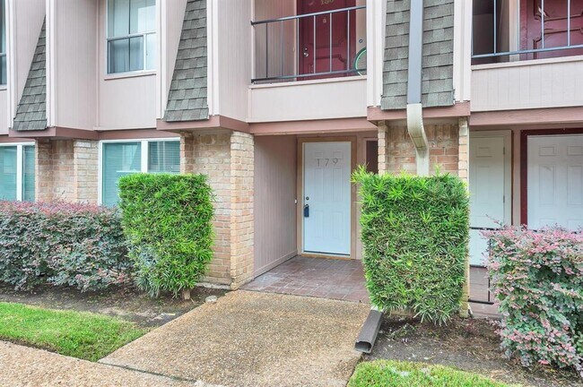 Building Photo - 12633 Memorial Dr