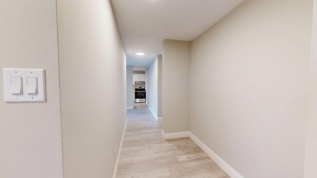 Building Photo - RENOVATED TWO BEDROOM UNIT WITH UNDERGROUN...