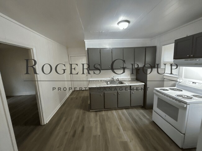 Building Photo - 708 Gordon St