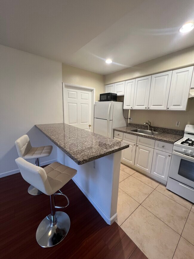 Cocina - 1950 S Bentley Ave